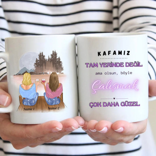 Kafamız TAM YERİNDE DEĞİL ama olsun, böyle Çalışmak ÇOK DAHA GÜZEL - Collega's beker gepersonaliseerd