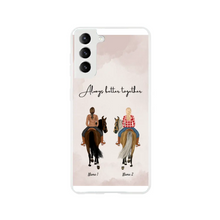 Afbeelding in Gallery-weergave laden, Paardenvrienden - Gepersonaliseerd hoesje voor mobiele telefoon (1-3 ruiters)
