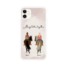 Afbeelding in Gallery-weergave laden, Paardenvrienden - Gepersonaliseerd hoesje voor mobiele telefoon (1-3 ruiters)
