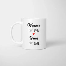 Laden Sie das Bild in den Galerie-Viewer, Von Mama zur Oma - Personalisierte Tasse zur Verkündung (Mama seit, Oma seit, Jahreszahlen)
