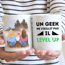 Afbeelding in Gallery-weergave laden, Un geek ne vieillit pas il level up - Mug personnalisé (2-4 personnes)
