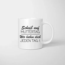 Charger l&#39;image dans la galerie, Scheiss auf Muttertag, wir lieben dich jeden Tag - Personalisierte Tasse (1-4 Kinder, Muttertag)
