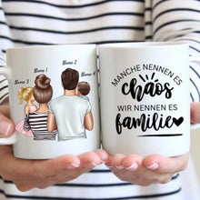 Afbeelding in Gallery-weergave laden, Manche nennen es Chaos, wir nennen es Familie - Personalisierte Familien Tasse (Muttertag, Vatertag mit 1-4 Kinder)
