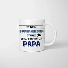 Load image into Gallery viewer, Superheld zonder cape PAPA - Gepersonaliseerde mok (1-4 kinderen)
