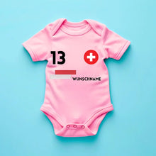 Laden Sie das Bild in den Galerie-Viewer, 2024 Fussball EM Schweiz - Personalisierter Baby-Onesie/ Strampler, Trikot mit anpassbarem Namen und Trikotnummer, 100% Bio-Baumwolle Baby Body
