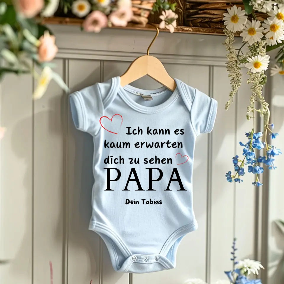 Ich kann es kaum erwarten dich zu sehen - Personalisierter Baby-Onesie/ Strampler, Geburt MAMA, PAPA, OMA, OPA, 100% Bio-Baumwolle Body