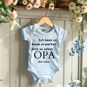 Ich kann es kaum erwarten dich zu sehen OPA - Personalisierter Baby-Onesie/ Strampler, Geburt MAMA, PAPA, OMA, OPA, 100% Bio-Baumwolle Body