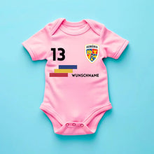 Laden Sie das Bild in den Galerie-Viewer, 2024 Fussball EM Rumänien - Personalisierter Baby-Onesie/ Strampler, Trikot mit anpassbarem Namen und Trikotnummer, 100% Bio-Baumwolle Baby Body
