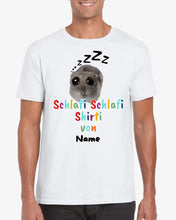 Laden Sie das Bild in den Galerie-Viewer, Schlafi Shlafi Shirti Hamster Meme - Personalisiertes T-Shirt (100% Baumwolle, Unisex)
