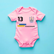 Load image into Gallery viewer, 2024 Fussball EM Ukraine - Personalisierter Baby-Onesie/ Strampler, Trikot mit anpassbarem Namen und Trikotnummer, 100% Bio-Baumwolle Baby Body
