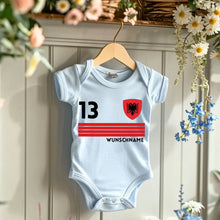 Load image into Gallery viewer, 2024 Fussball EM Albanien - Personalisierter Baby-Onesie/ Strampler, Trikot mit anpassbarem Namen und Trikotnummer, 100% Bio-Baumwolle Baby Body
