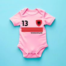 Laden Sie das Bild in den Galerie-Viewer, 2024 Fussball EM Albanien - Personalisierter Baby-Onesie/ Strampler, Trikot mit anpassbarem Namen und Trikotnummer, 100% Bio-Baumwolle Baby Body
