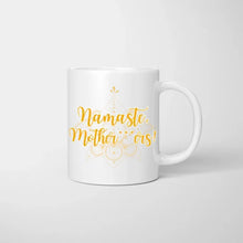 Laden Sie das Bild in den Galerie-Viewer, Namaste Yoga Freundinnen - Personalisierte Tasse Freundinnen/ Kolleginnen (1-3 Frauen)
