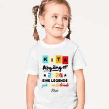 Afbeelding in Gallery-weergave laden, Kita studeert af in 2024, een legende verlaat het gebied - gepersonaliseerd T-shirt voor kinderen, studenten, schoolinschrijving (100% katoen)
