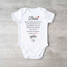 Laden Sie das Bild in den Galerie-Viewer, Sevgili baba - Personalisierter Baby-Onesie/ Strampler türkisch, 100% Bio-Baumwolle Baby Body
