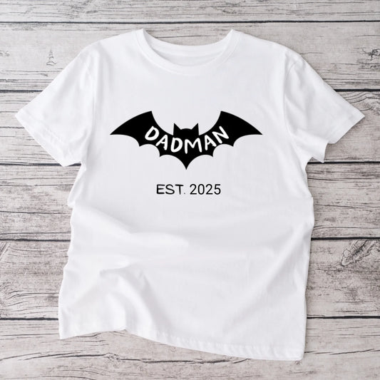 Dadman/Badmom sinds 2025 - Gepersonaliseerd T-shirt voor aanstaande vaders, geboorte-/zwangerschapsaankondiging 100% katoen