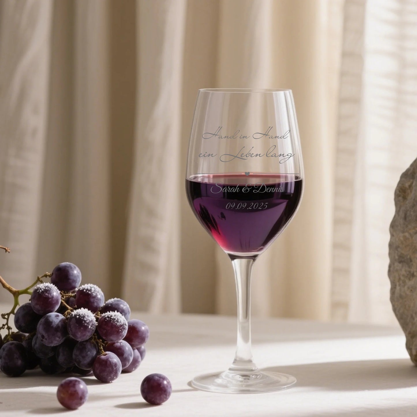 Gepersonaliseerd wijnglas - hand in hand, voor het leven (voor koppels, partners), verloving, huwelijk, jubileum