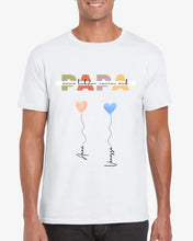 Load image into Gallery viewer, Mijn dierbaren noemen me PAPA - Gepersonaliseerd T-shirt (100% katoen, unisex)
