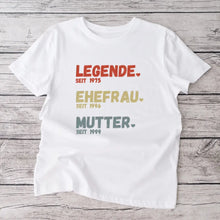 Afbeelding in Gallery-weergave laden, Voor mama - Legende sinds, vrouw sinds, moeder sinds - Gepersonaliseerd T-shirt voor moeders (100% katoen, unisex)
